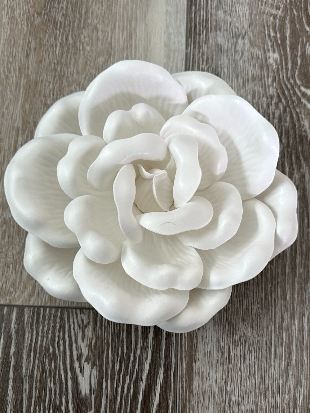 NWOT Gorgeous White Flower / Rose Wall Decor Cottage Shabby Chic